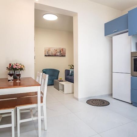 Port City Haifa - Luxury Apartments 50 Mtrs From The Beach Exterior photo